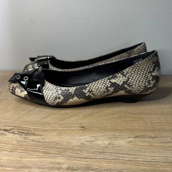 Theme‎ Shoes Snakeskin Print Buckle Accent Low Heeled Pumps Women Size 8.5W Edgy - Picture 2 of 8